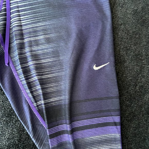 Nike Large Purple Dri-Fit capri leggings - Picture 3 of 3
